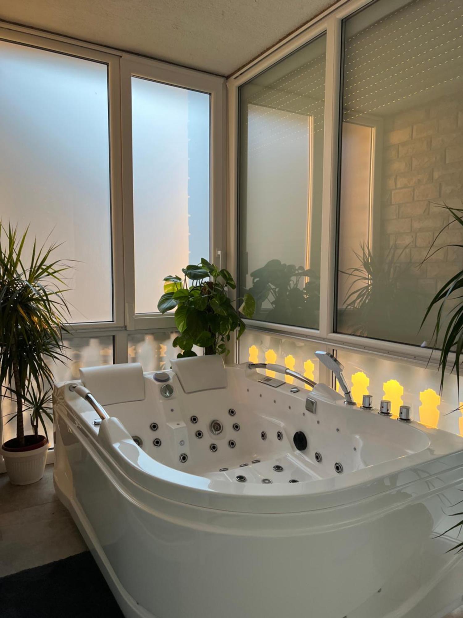 Luxrooms - Hotel Type With Private Jacuzzi Bjelovar Exterior foto